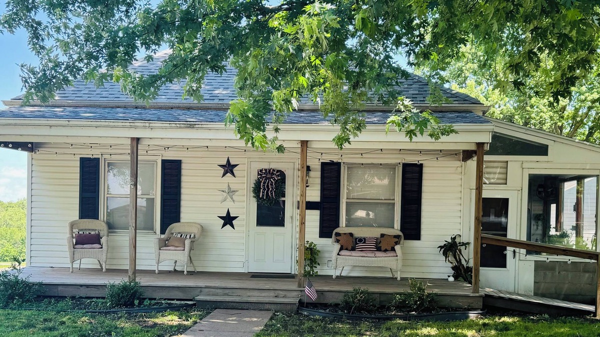 Mound City House | A stay in "Mayberry"!