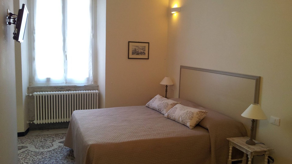 San Terenzo Apartment | A stone's throw from the beach and with private parking space