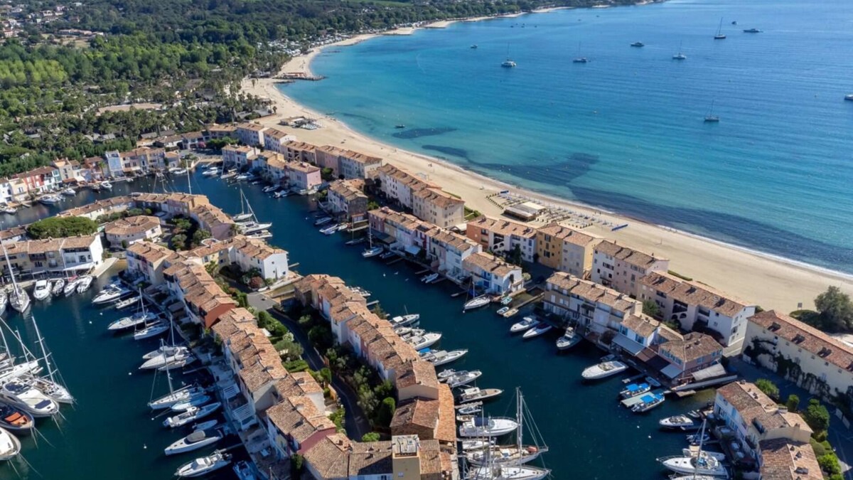 Cogolin Villa | A STONE'S THROW FROM THE GULF OF SAINT-TROPEZ; IN THE HEART OF THE VINEYARDS