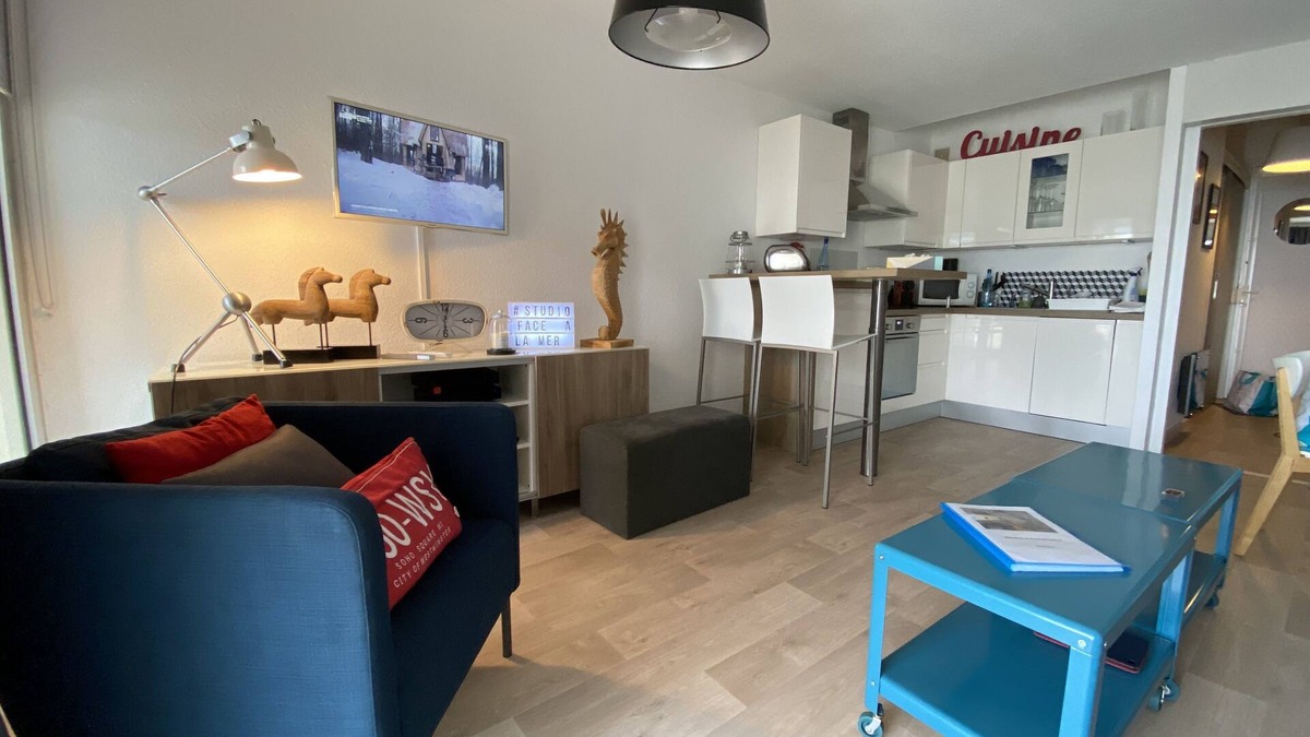 Audierne Apartment | A studio facing the sea