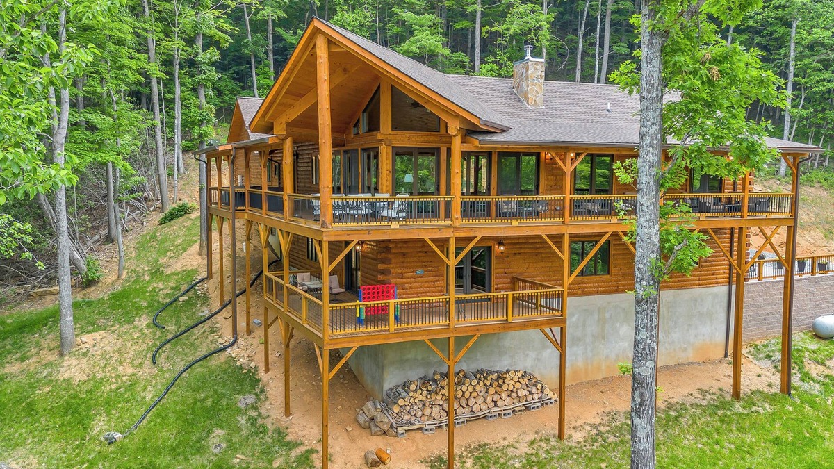 Buck Mountain Cabin | A Stylish Cabin Stocked with Games | Fun for All Ages | Mountain Dreams