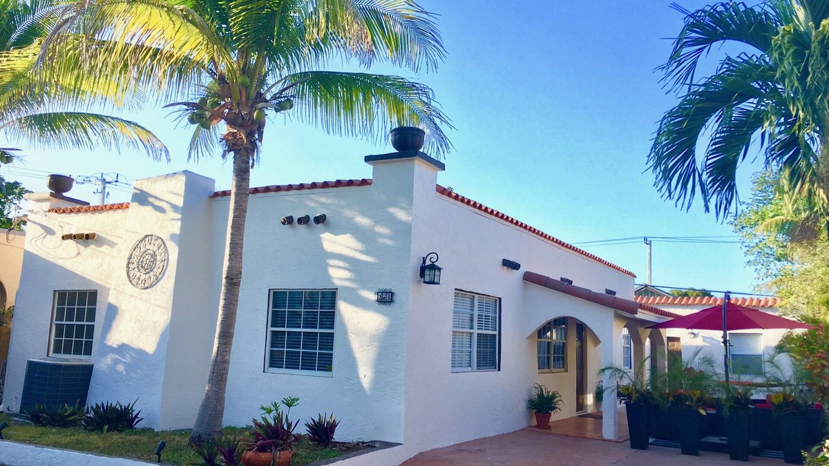 Bayside Historic District Apartment | A Suite Retreat - fully appointed, charming and private apartment