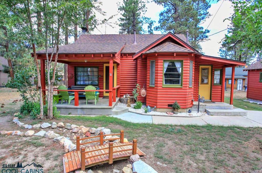 Big Bear City House | A Sweet Pine Cabin - Adorable retro home in a peaceful residential neighborhood