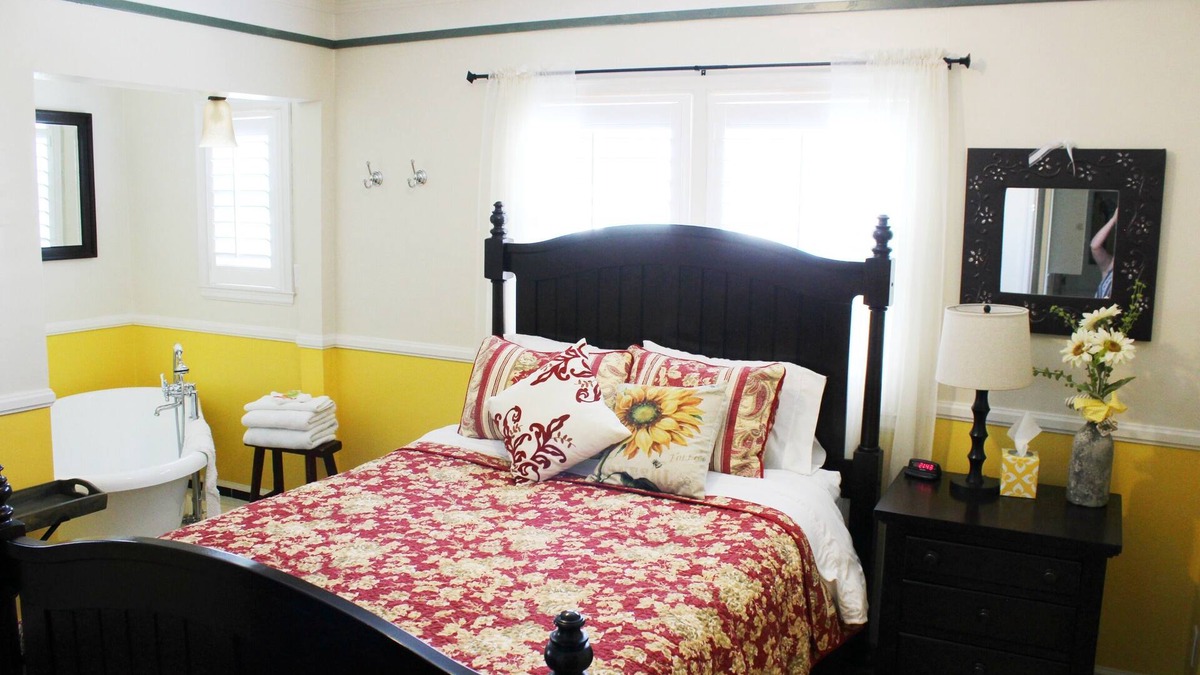 Vernal House | A sweet place to pray for the night!