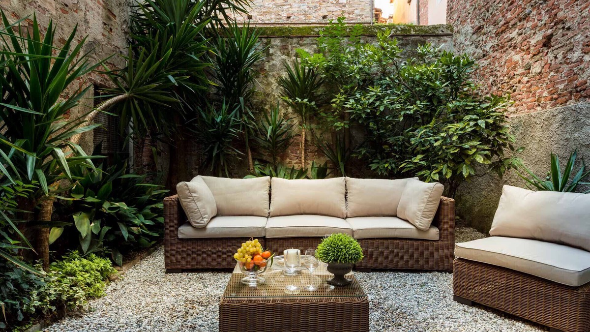 Lucca Historical Center Apartment | A Toproof Penthouse Apartment with Elevator and Private Garden Inside the Walls