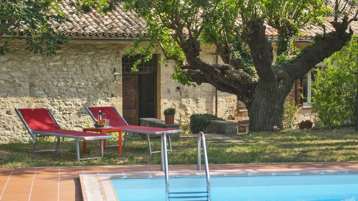 Pioraco House | A total immersion in greenery and tranquillity.