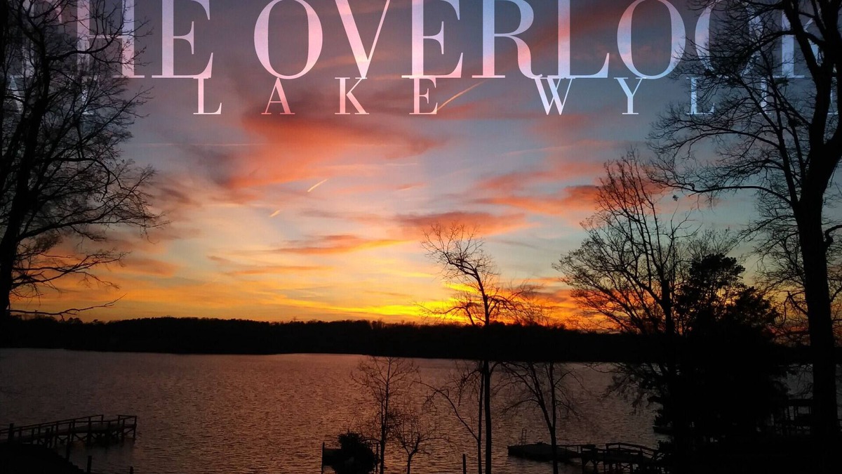 Steele Creek Cabin | A true "Lake Experience" with amazing views and sunsets, from above and below