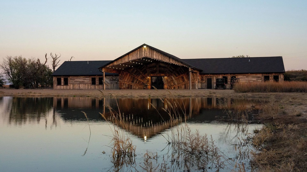 Kiowa County Cabin | A unique 8 bedroom Rustic Lodge in SW Kansas!