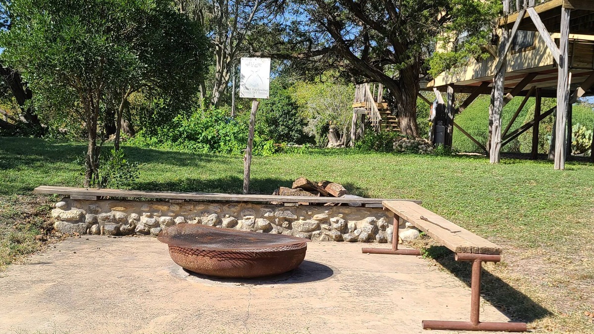 Rio Frio Cabin | A unique and family friendly cabin on the Frio river. Close to area attractions.