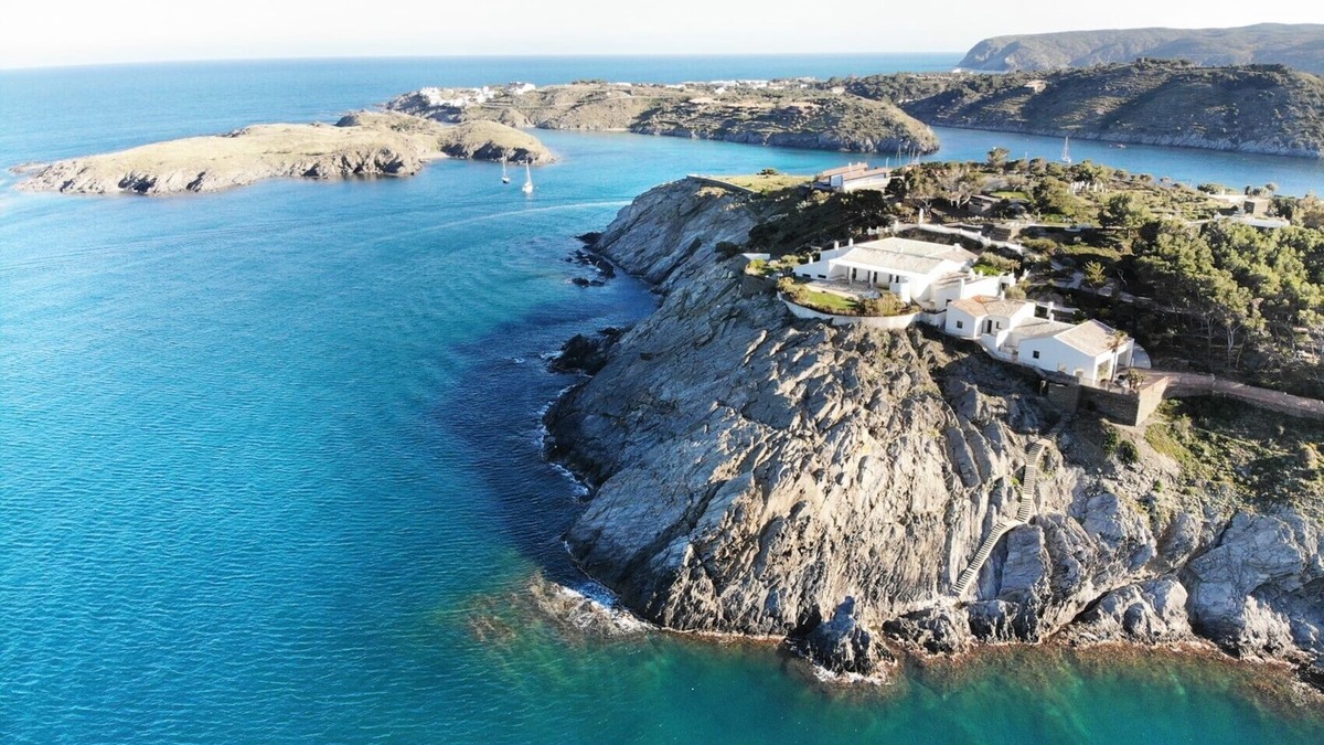 Portlligat Villa | A unique seafront villa with infinity pool in Cadaques, Spain