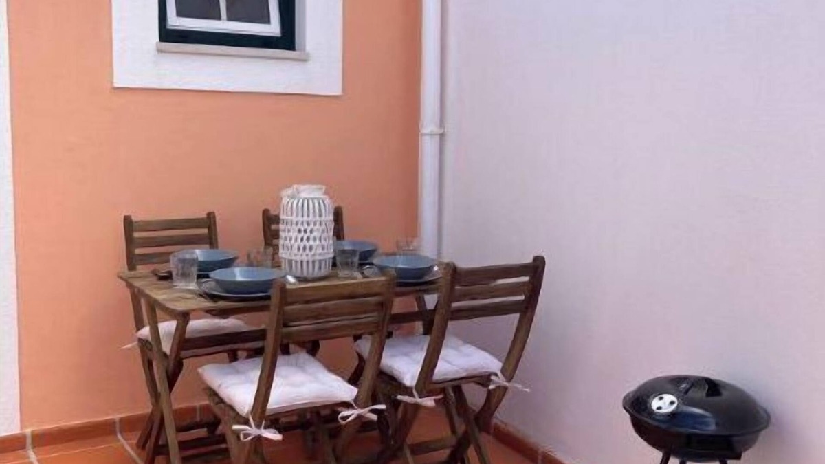 Sintra House | A very nice house with a patio! A very nice house with a patio!