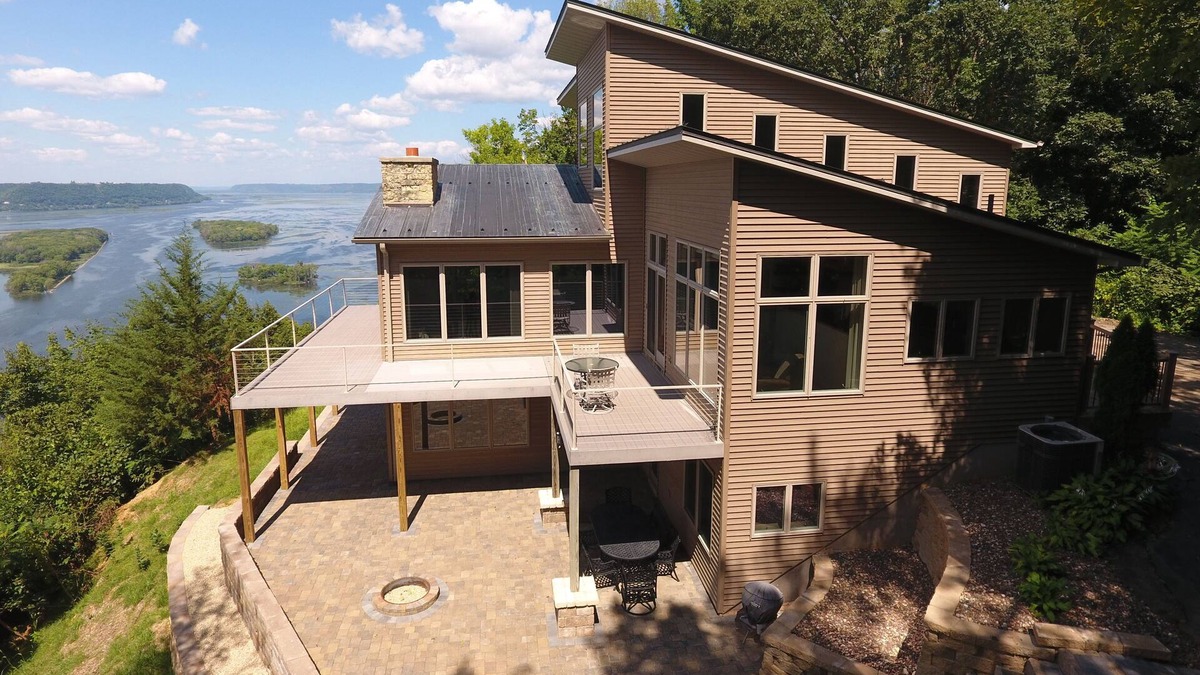 Lynxville House | A View to a Thrill - Experience a beautiful view of the Upper Mississippi River