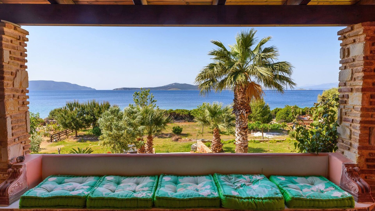 Karystos Villa | A Villa Just On The Beach