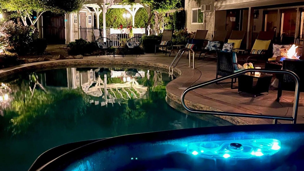 Dilworth Mountain Estates Bed & Breakfast | A Vista Villa Couples Retreat