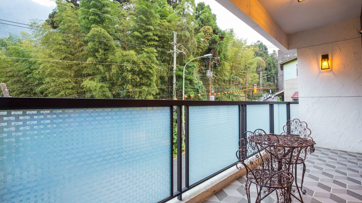 Xitou House | A walk in the mist