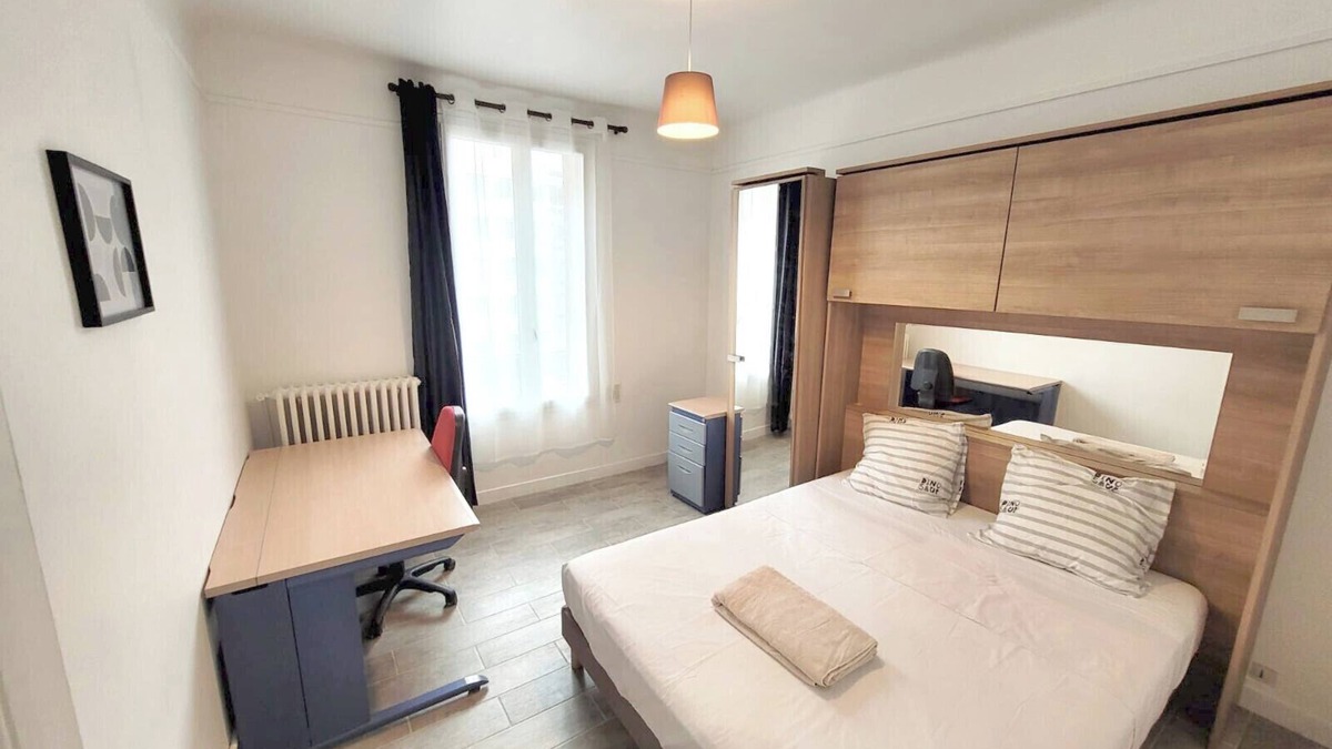 Villeneuve-la-Garenne Apartment | A warm, bright Parisian-style apartment close to public transport