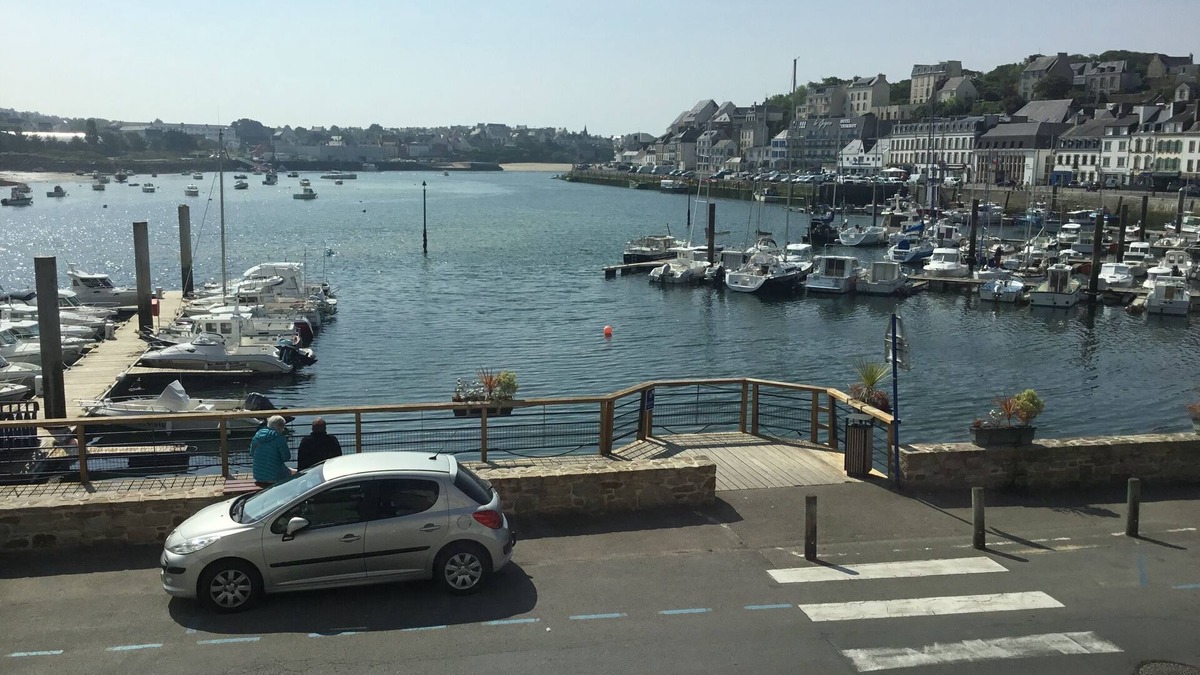 Audierne Apartment | A WATERFRONT APARTMENT WITH BEAUTIFUL WIFI SERVICES