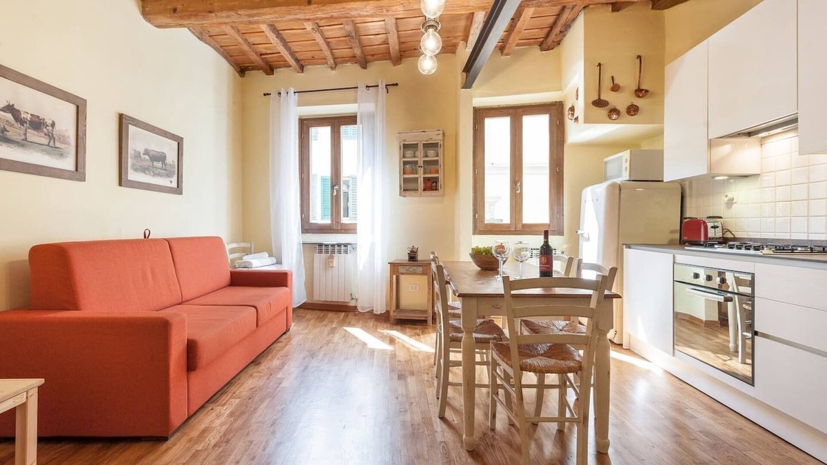 San Lorenzo Apartment | A window on Florence