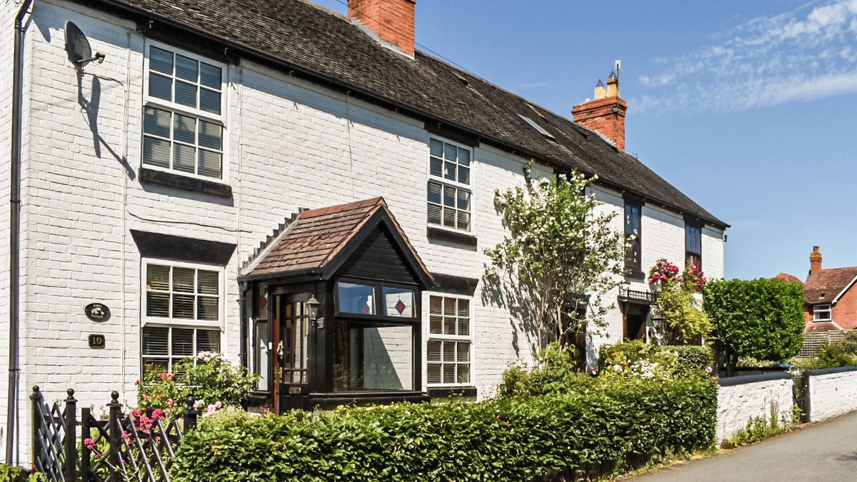 Waresley Cottage | A wonderful three bedroom cottage sleeping six.