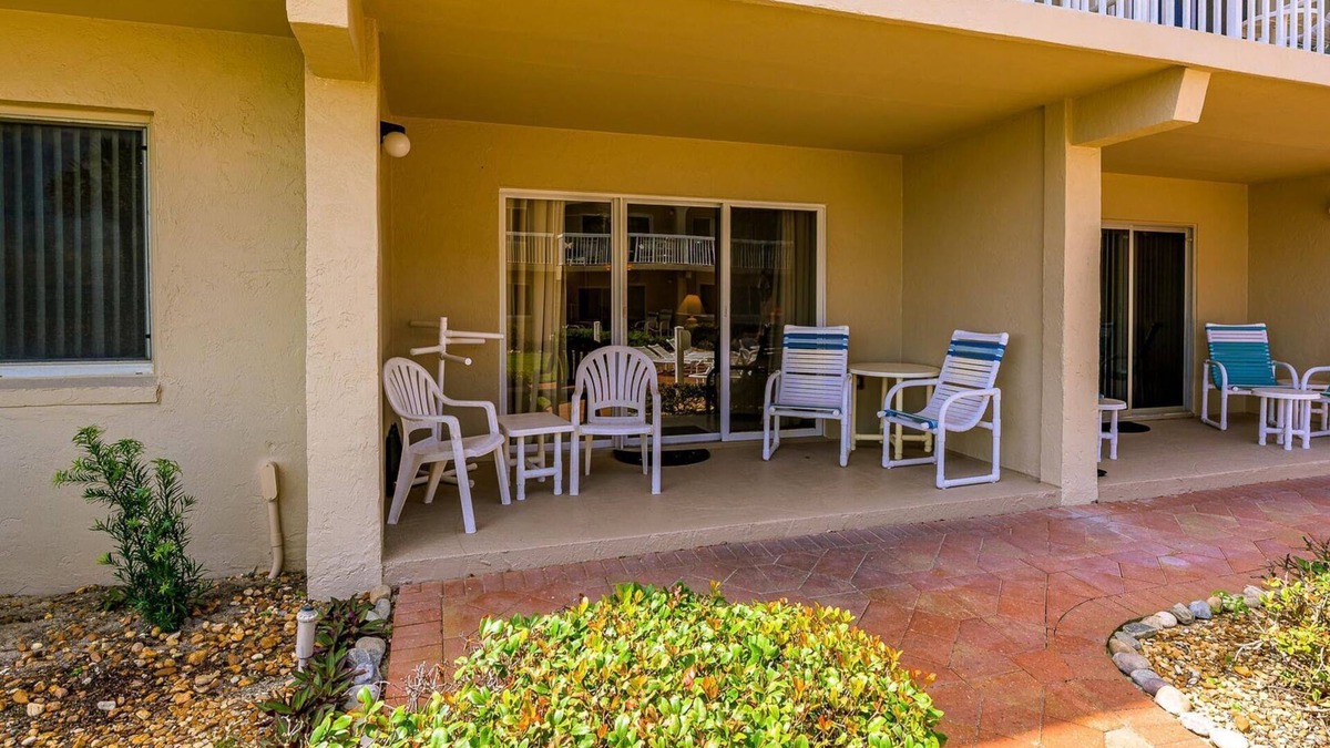 New Smyrna Beach Condo | A105 fabulous location, just off Flagler Ave!