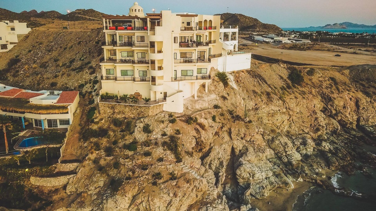 Kino Nuevo Condo | A2. Luxury Condo for 6 + Beachfront + Parking
