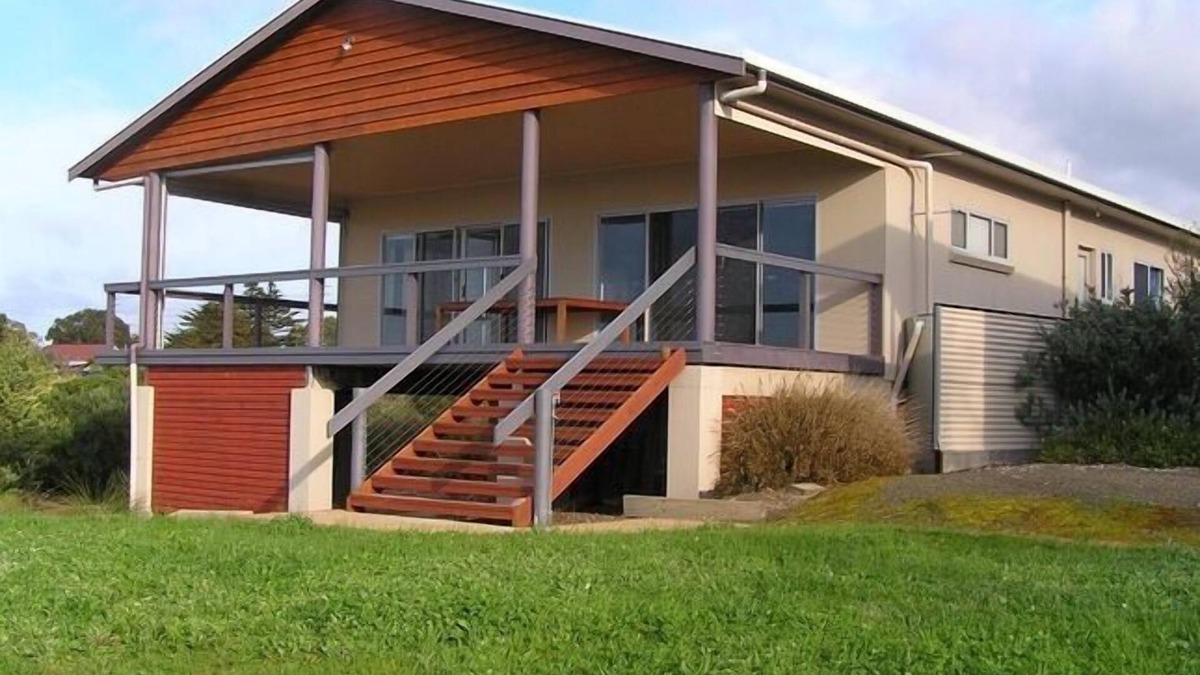 Kingscote House | Aalen Beach House | Kangaroo Island - Direct beach access in a central location