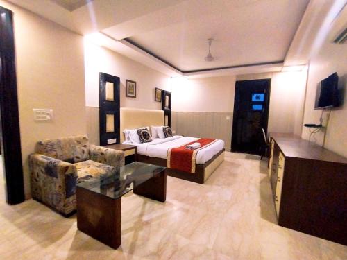 Kailash Colony Hotel | Aaron Harikanta Stayz