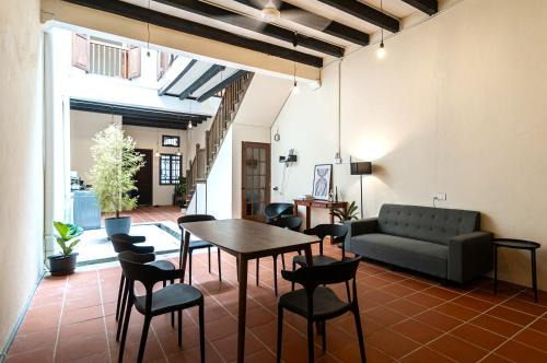 Historic George Town House | Aayu Stewart - Stewart Ln, George Town