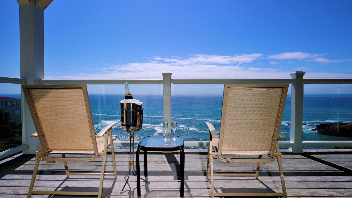 Shelter Cove Condo | Abalone by OceanviewHotTubs Shelter Cove Oceanfront Tesla Charging