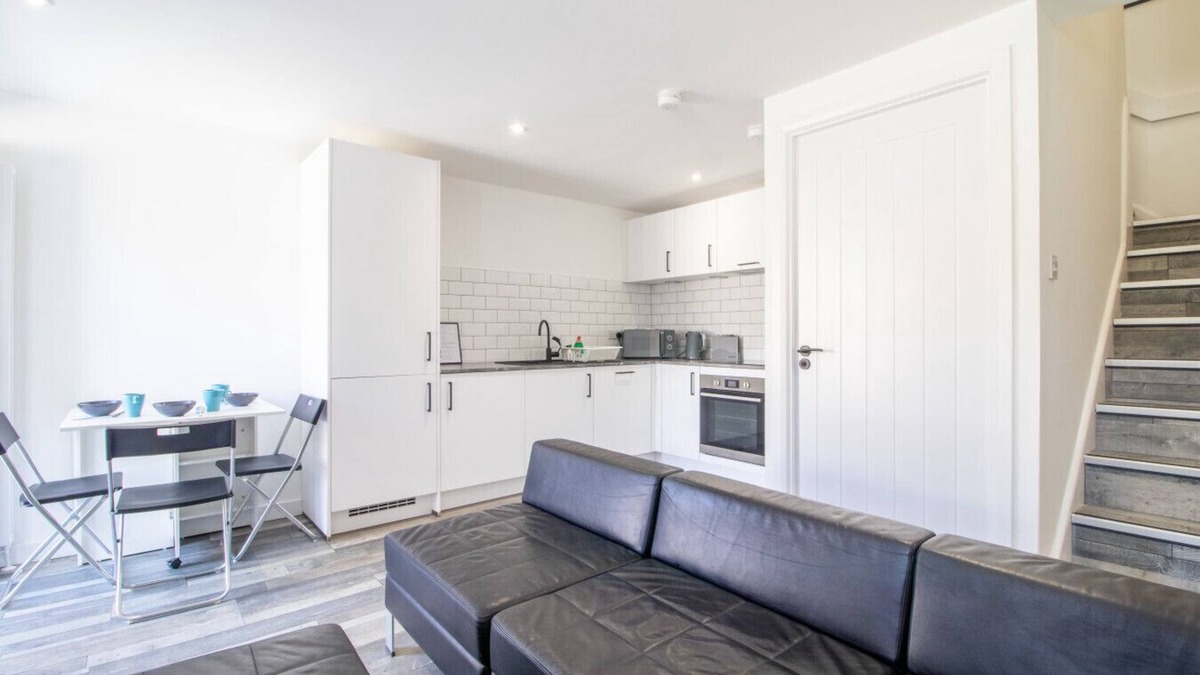 Paisley House | Abbey House Apartment B