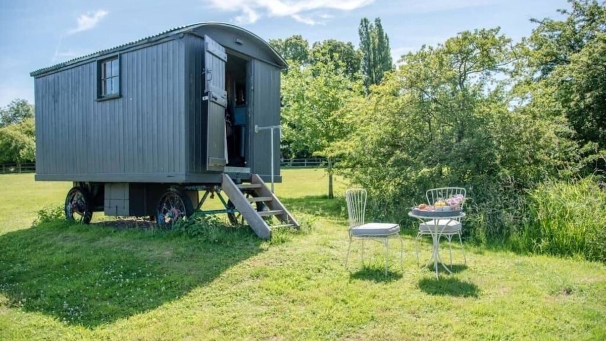 Eye Apartment | Abbey Shepherds Hut, Eye (Air Manage Suffolk)
