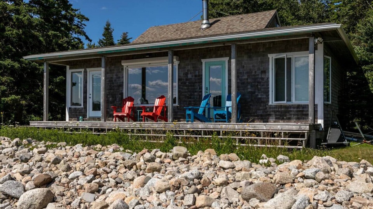 Ingramport Cottage | Abby's Beach House - Ocean and lakefront Cottage