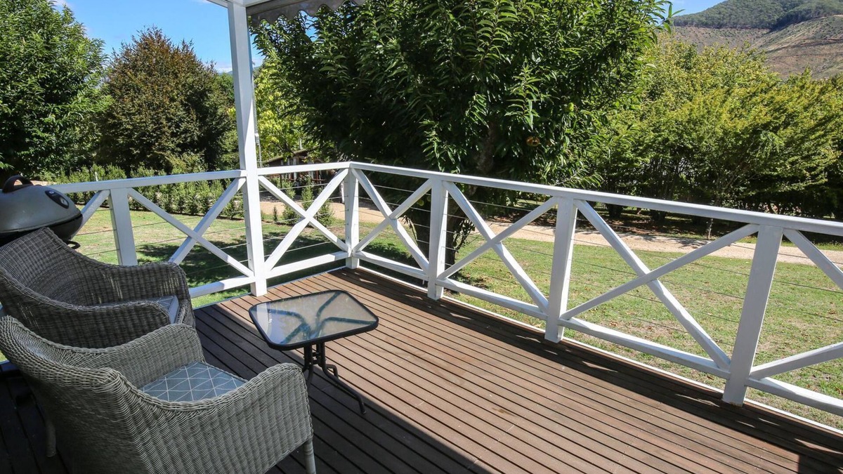 Wandiligong Cottage | Abby's Cottage - Bright