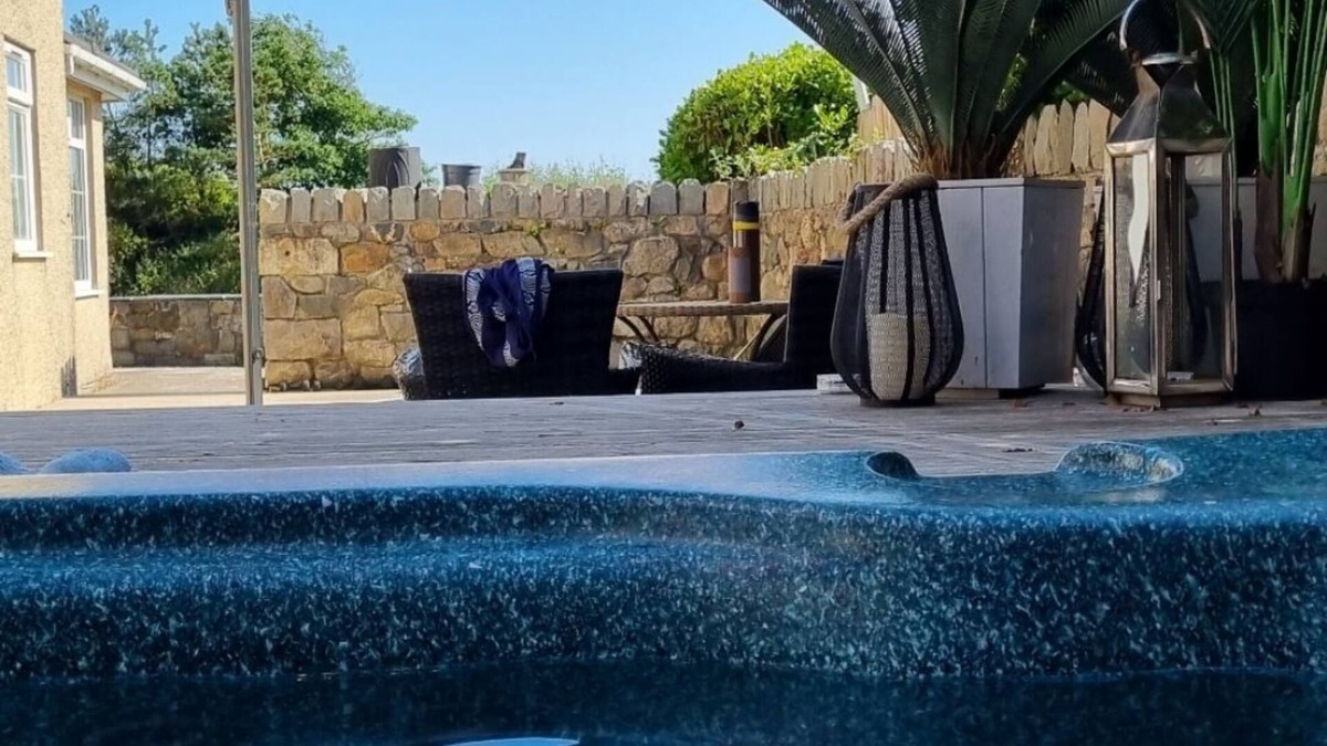 Bwlchtocyn House | Abersoch house sleeps 14 with hot tub, large garden and dog friendly