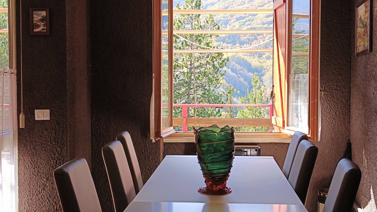 Tagliacozzo Apartment | Abetina Apartment ideal for groups and nestled in the greenery of Little Switzerland