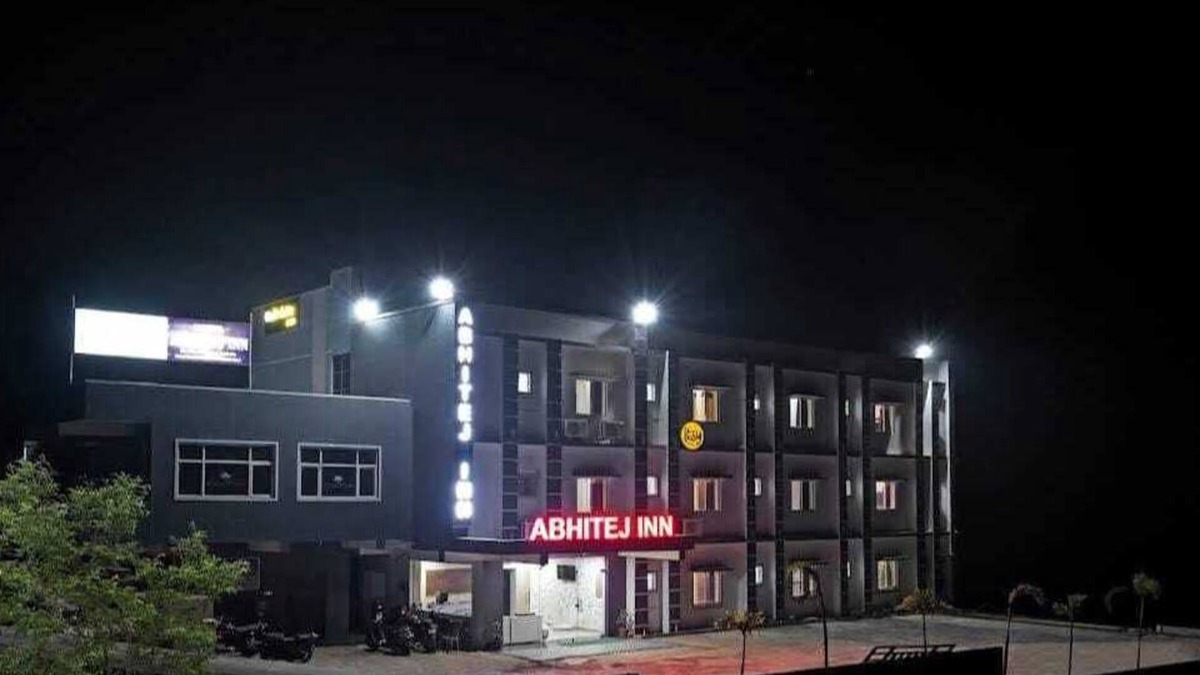 Ninnimamidi Hotel | Abhitej inn