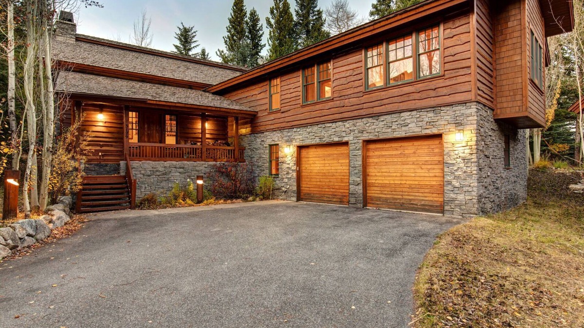 Granite Ridge House | Abode at the Homestead | Mountain Retreat, Walk to Slopes, Private Hot Tub