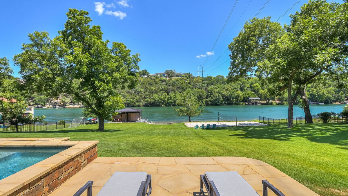 Lower Basin Lake Travis House | Above Elite I Sand Volleyball | Lake Austin | PickleBall I Pool