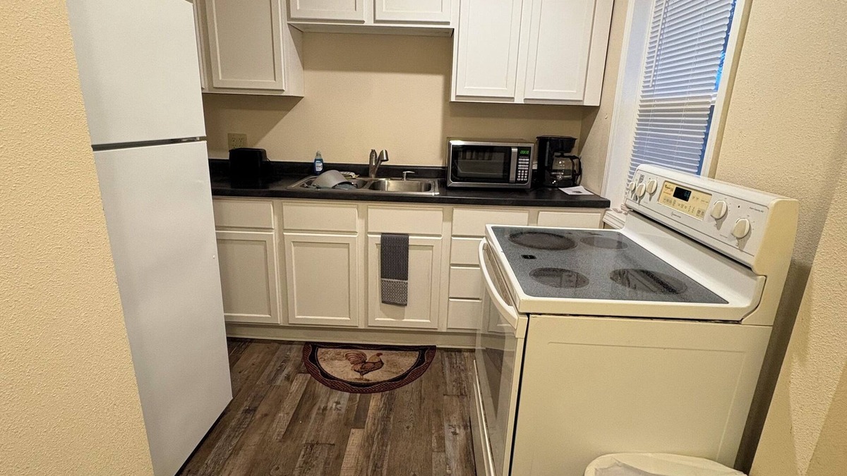 Bedford Apartment | Above It All. Chic 2-BR Apt with AC, WiFi in Bedford. We are hands on Owners.