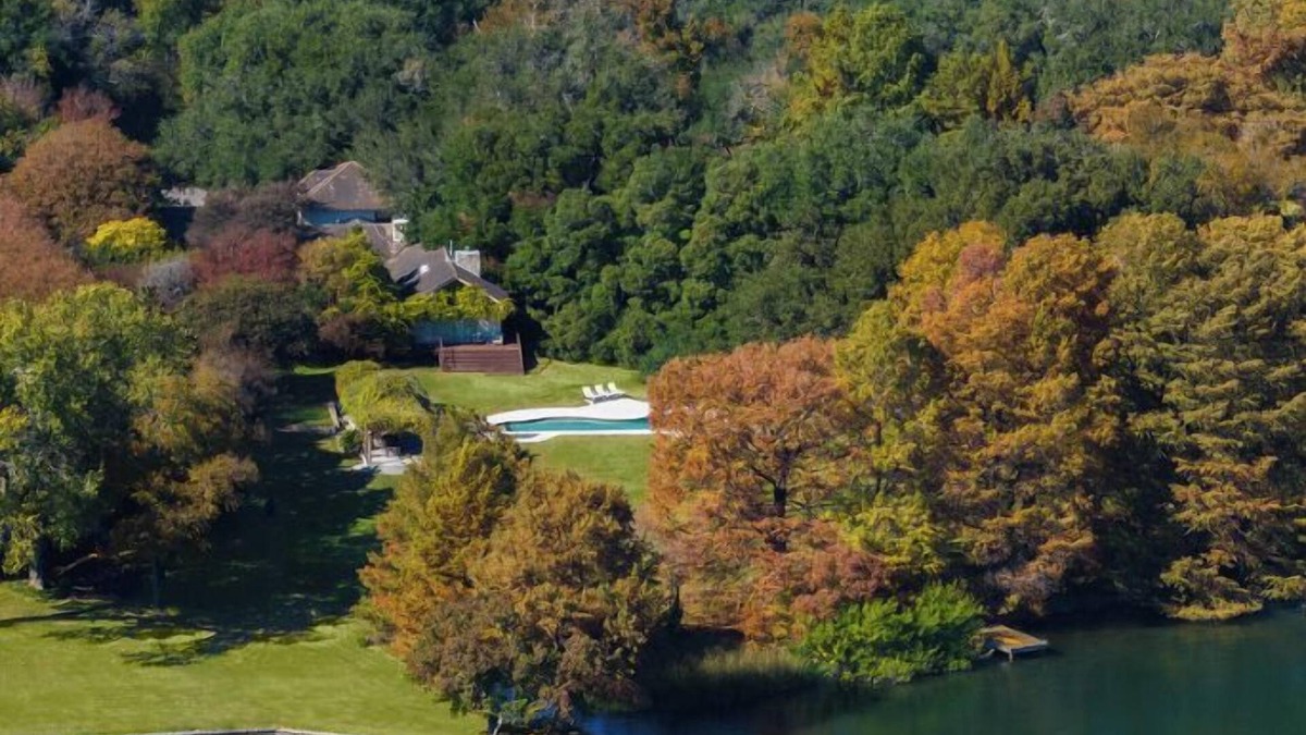 Lakeshore Addition House | Above Timeless I Waterfront I Lake Austin I Events I Pool&Spa I Services