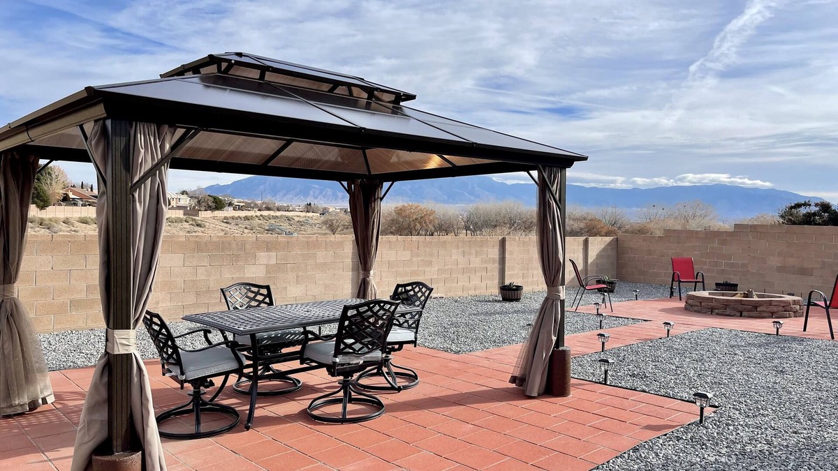 Alban Hills House | ABQ Home Overlooking Mountain- Near Sandia Tramway + Balloon Fiesta