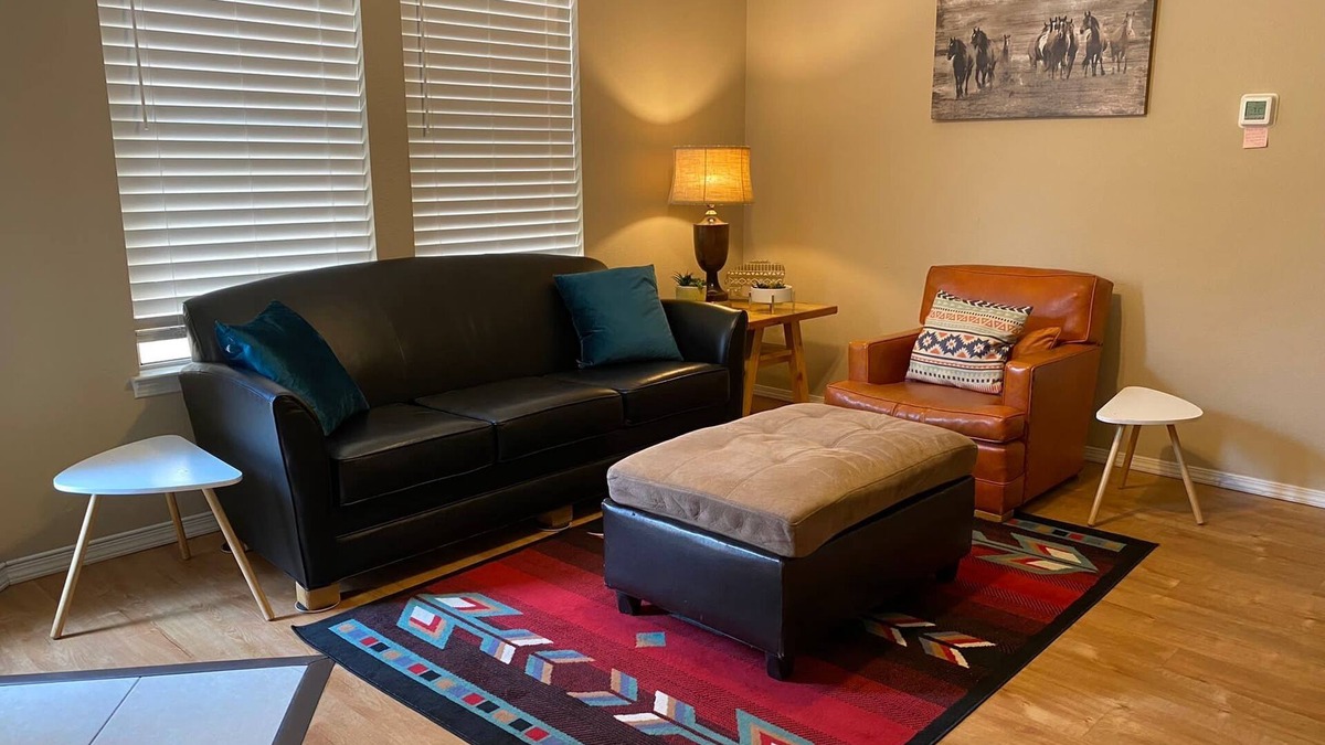Uptown Condo | ABQ Uptown Condo near I-40, 2bd/1ba, AC!