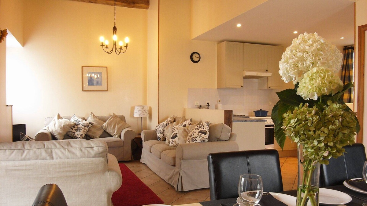 Les Champs-Geraux Cottage | Abricot, Family gite with character