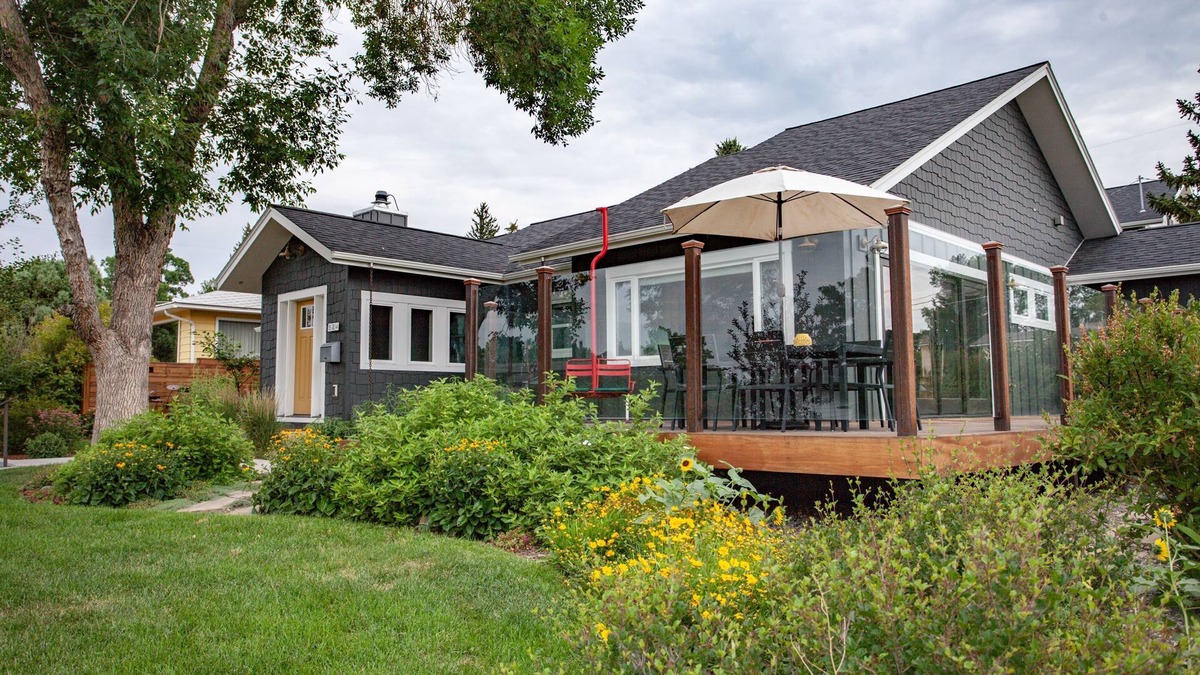 Livingston House | Absaroka Sunrise - Luxury In-Town location | Million $ Views | Pool & Hot Tub