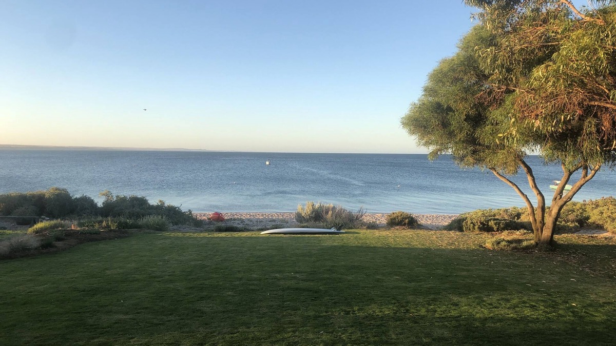 Muloowurtie House | Absolute beachfront at Black Point