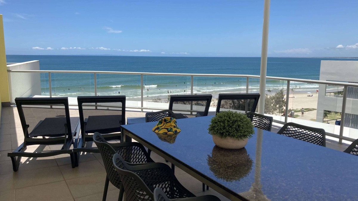 Kings Beach Apartment | ABSOLUTE BEACHFRONT LUXURY LARGE PENTHOUSE on QLD's SUNSHINE COAST