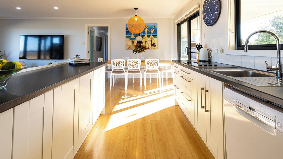 Melville House | ABSOLUTE BEACHFRONT - Smooth Sailing Yorke Peninsula