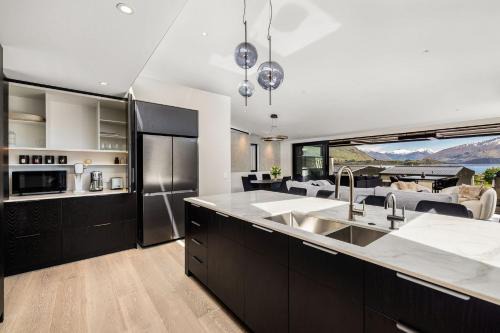 Wanaka House | Absolute Luxury on Warren