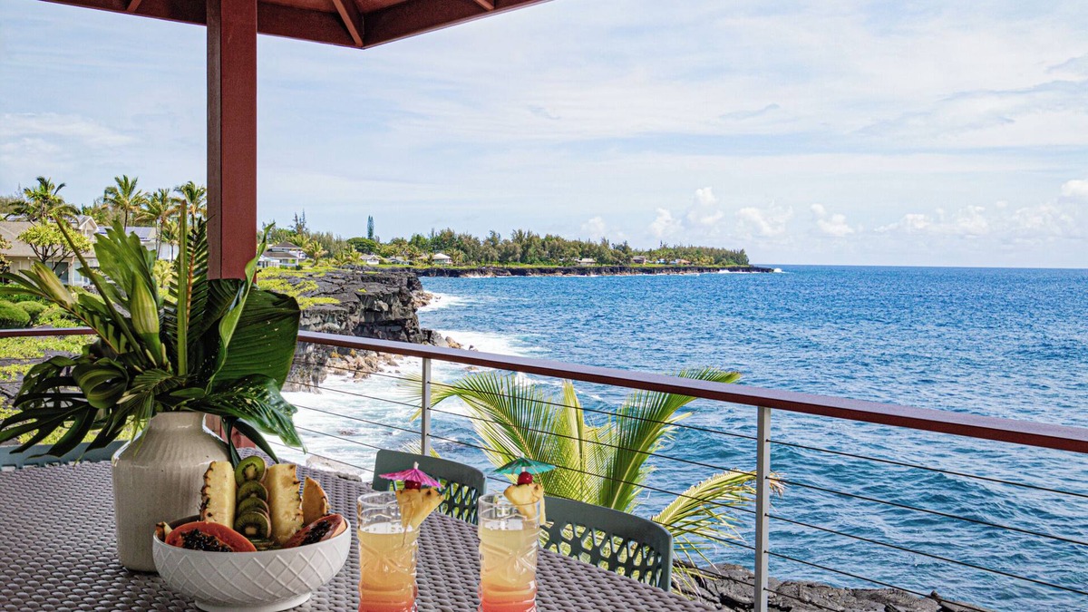 Keaau House | Absolute Oceanfront Gorgeous views 2-bedroom house with Air Conditioning!