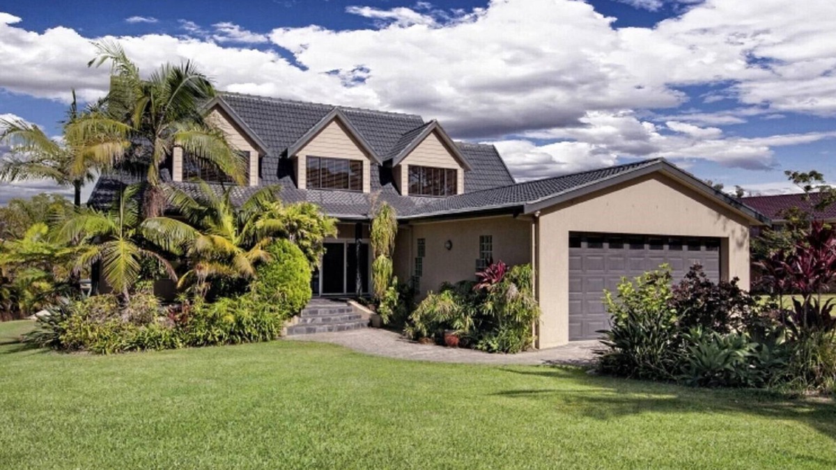 Summerland Point House | Absolute waterfront house with pool and jetty